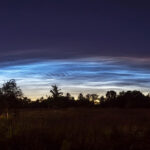 Leuchtende Nachtwolken / 5.7.2020 / Unterhaching, Canon Eos 600d, 17-50mm-Objektiv, Montage aus 3 Bildern / M. Dähne